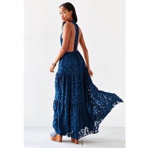 Urban Outfitters Kimchi Blue Julianna Tiered Maxi Dress Blue XS T-Back Jacquard